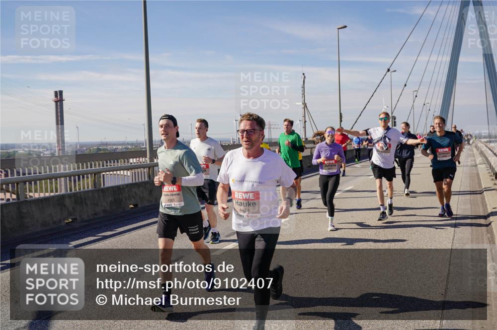 03.10.2025 - Köhlbrandbrückenlauf Michael Burmester http://msf.ph/oto/9102407 03.10.2025 12:47:24 Position 2 4305, 10, 4474 meine-sportfotos.de