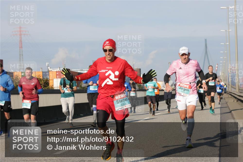 03.10.2025 - Köhlbrandbrückenlauf Jannik Wohlers http://msf.ph/oto/9102432 03.10.2025 09:49:33 Position 3 3353, 1321 meine-sportfotos.de