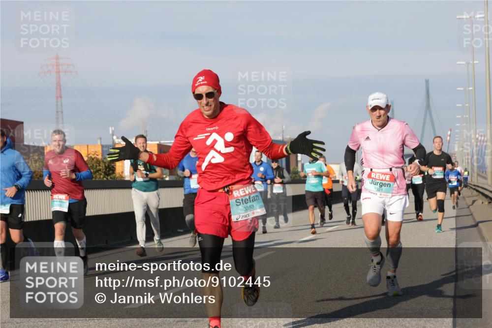 03.10.2025 - Köhlbrandbrückenlauf Jannik Wohlers http://msf.ph/oto/9102445 03.10.2025 09:49:34 Position 3 3353, 1321 meine-sportfotos.de
