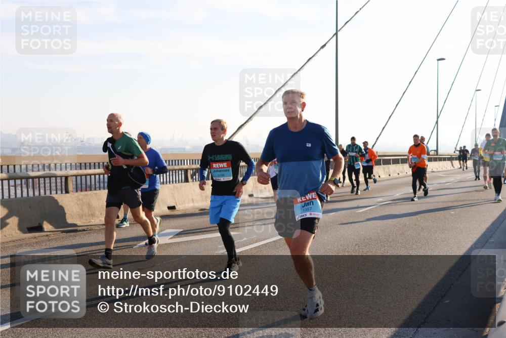 03.10.2025 - Köhlbrandbrückenlauf Strokosch-Dieckow http://msf.ph/oto/9102449 03.10.2025 09:24:13 Position 1 1, 3156, 1357 meine-sportfotos.de
