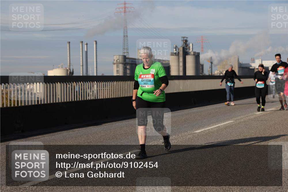 03.10.2025 - Köhlbrandbrückenlauf Lena Gebhardt http://msf.ph/oto/9102454 03.10.2025 10:11:58 Position 2 3621 meine-sportfotos.de