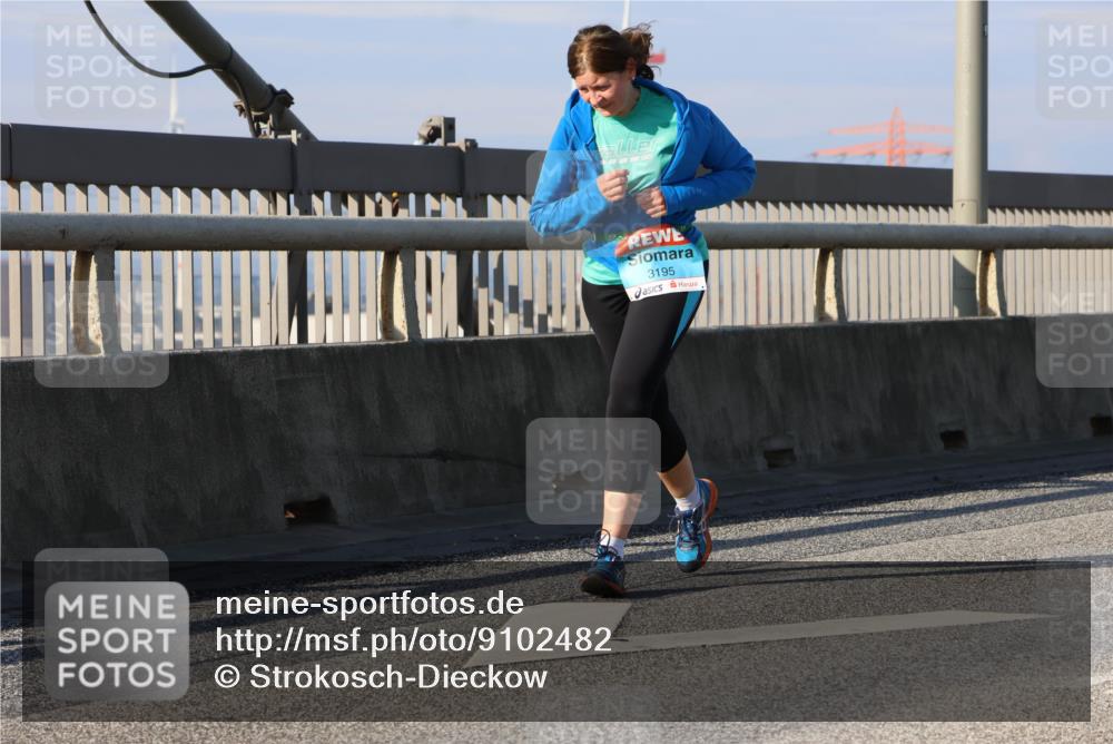 03.10.2025 - Köhlbrandbrückenlauf Strokosch-Dieckow http://msf.ph/oto/9102482 03.10.2025 10:08:52 Position 2 3195 meine-sportfotos.de