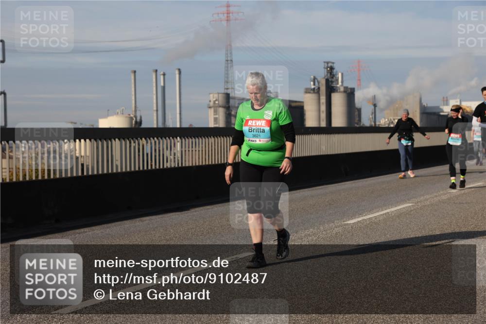 03.10.2025 - Köhlbrandbrückenlauf Lena Gebhardt http://msf.ph/oto/9102487 03.10.2025 10:11:58 Position 2 3621 meine-sportfotos.de