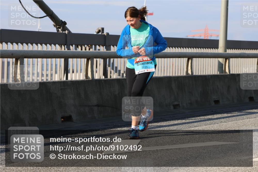 03.10.2025 - Köhlbrandbrückenlauf Strokosch-Dieckow http://msf.ph/oto/9102492 03.10.2025 10:08:52 Position 2 3195 meine-sportfotos.de