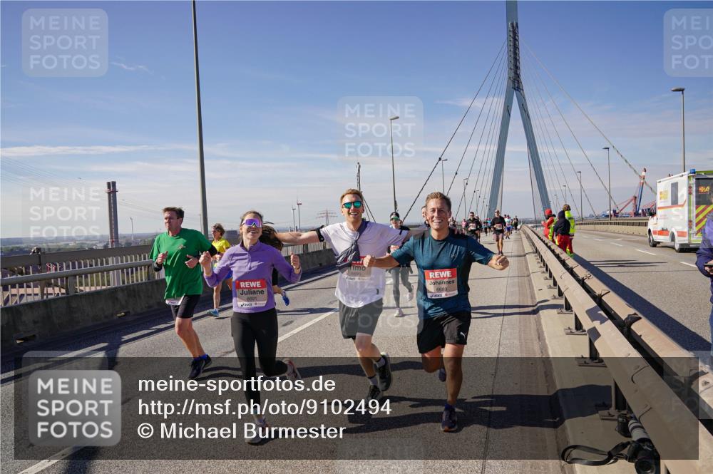 03.10.2025 - Köhlbrandbrückenlauf Michael Burmester http://msf.ph/oto/9102494 03.10.2025 12:47:26 Position 2 6691, 6690, 6689 meine-sportfotos.de
