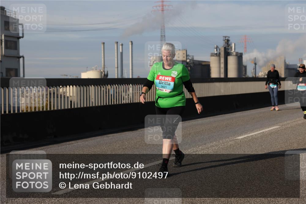 03.10.2025 - Köhlbrandbrückenlauf Lena Gebhardt http://msf.ph/oto/9102497 03.10.2025 10:11:58 Position 2 3621 meine-sportfotos.de