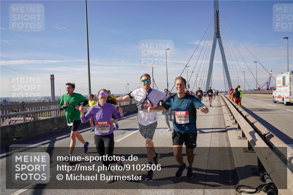 03.10.2025 - Köhlbrandbrückenlauf Michael Burmester http://msf.ph/oto/9102506 03.10.2025 12:47:26 Position 2 6691, 6689 meine-sportfotos.de