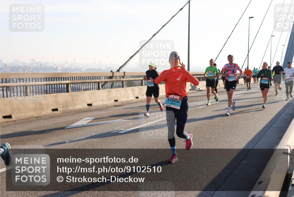 03.10.2025 - Köhlbrandbrückenlauf Strokosch-Dieckow http://msf.ph/oto/9102510 03.10.2025 09:24:28 Position 1 1595 meine-sportfotos.de