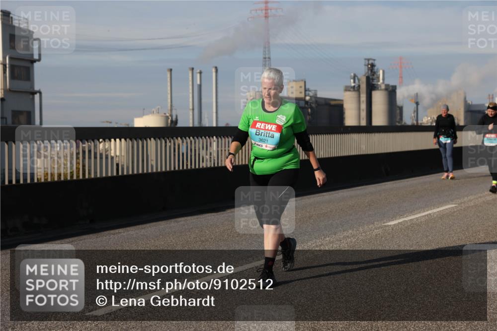 03.10.2025 - Köhlbrandbrückenlauf Lena Gebhardt http://msf.ph/oto/9102512 03.10.2025 10:11:58 Position 2 3621 meine-sportfotos.de