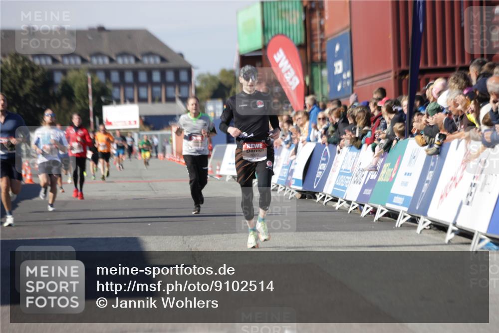 03.10.2025 - Köhlbrandbrückenlauf Jannik Wohlers http://msf.ph/oto/9102514 03.10.2025 12:57:26 Ziel 4150, 4186, 4518, 6015, 6020 meine-sportfotos.de