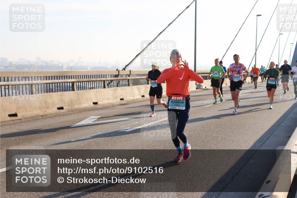 03.10.2025 - Köhlbrandbrückenlauf Strokosch-Dieckow http://msf.ph/oto/9102516 03.10.2025 09:24:28 Position 1 1595 meine-sportfotos.de