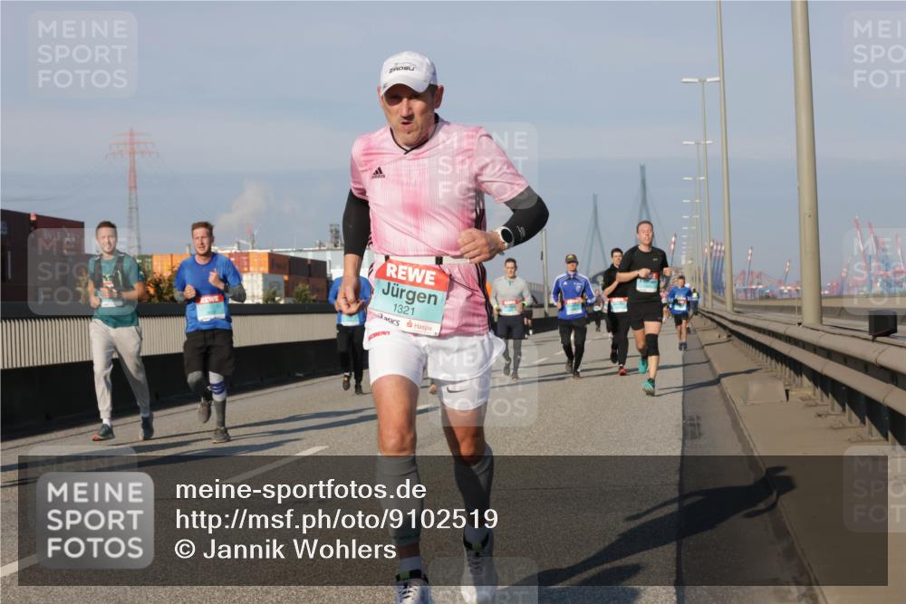 03.10.2025 - Köhlbrandbrückenlauf Jannik Wohlers http://msf.ph/oto/9102519 03.10.2025 09:49:35 Position 3 1321 meine-sportfotos.de