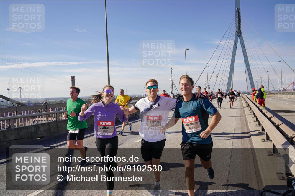 03.10.2025 - Köhlbrandbrückenlauf Michael Burmester http://msf.ph/oto/9102530 03.10.2025 12:47:26 Position 2 6691, 6690, 6689 meine-sportfotos.de