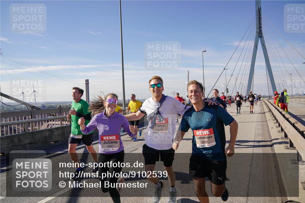 03.10.2025 - Köhlbrandbrückenlauf Michael Burmester http://msf.ph/oto/9102539 03.10.2025 12:47:26 Position 2 6691, 6690, 6689 meine-sportfotos.de