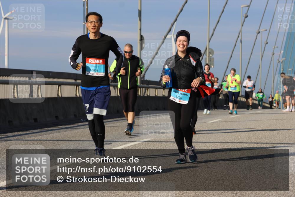 03.10.2025 - Köhlbrandbrückenlauf Strokosch-Dieckow http://msf.ph/oto/9102554 03.10.2025 10:08:55 Position 2 3801, 2795 meine-sportfotos.de