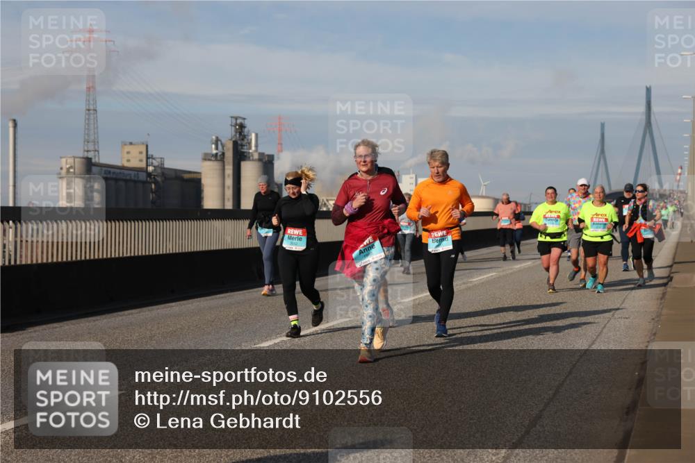 03.10.2025 - Köhlbrandbrückenlauf Lena Gebhardt http://msf.ph/oto/9102556 03.10.2025 10:12:00 Position 2 1928 meine-sportfotos.de