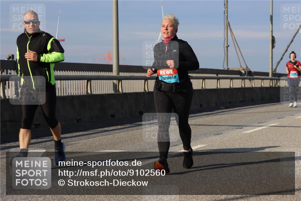 03.10.2025 - Köhlbrandbrückenlauf Strokosch-Dieckow http://msf.ph/oto/9102560 03.10.2025 10:08:59 Position 2 548 meine-sportfotos.de