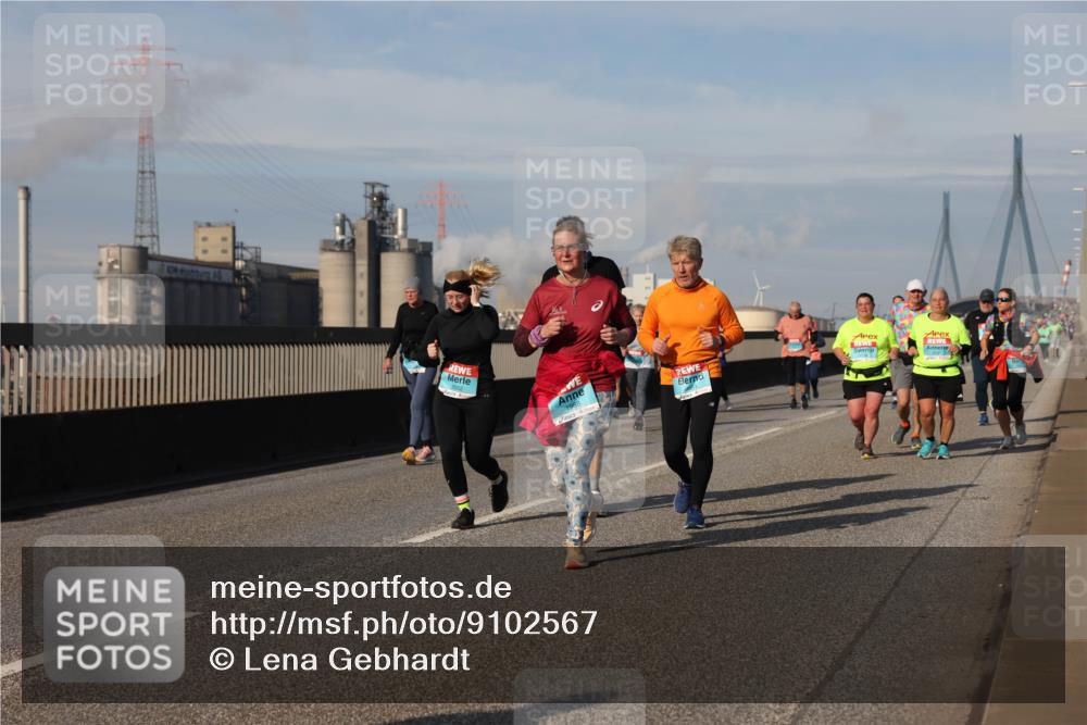 03.10.2025 - Köhlbrandbrückenlauf Lena Gebhardt http://msf.ph/oto/9102567 03.10.2025 10:12:00 Position 2 1988 meine-sportfotos.de