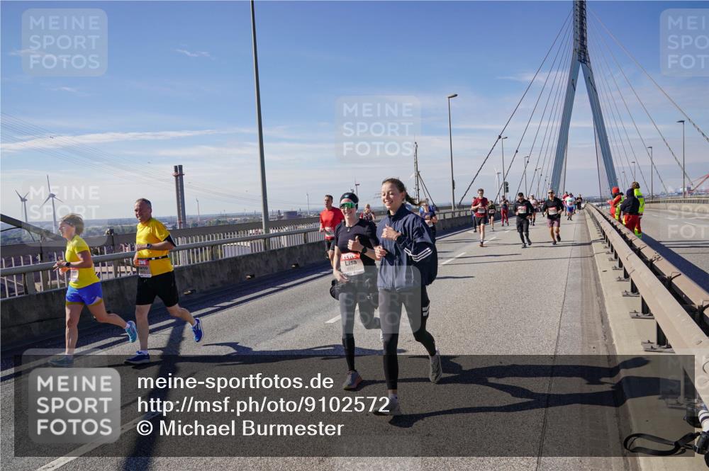 03.10.2025 - Köhlbrandbrückenlauf Michael Burmester http://msf.ph/oto/9102572 03.10.2025 12:47:27 Position 2 6487 meine-sportfotos.de