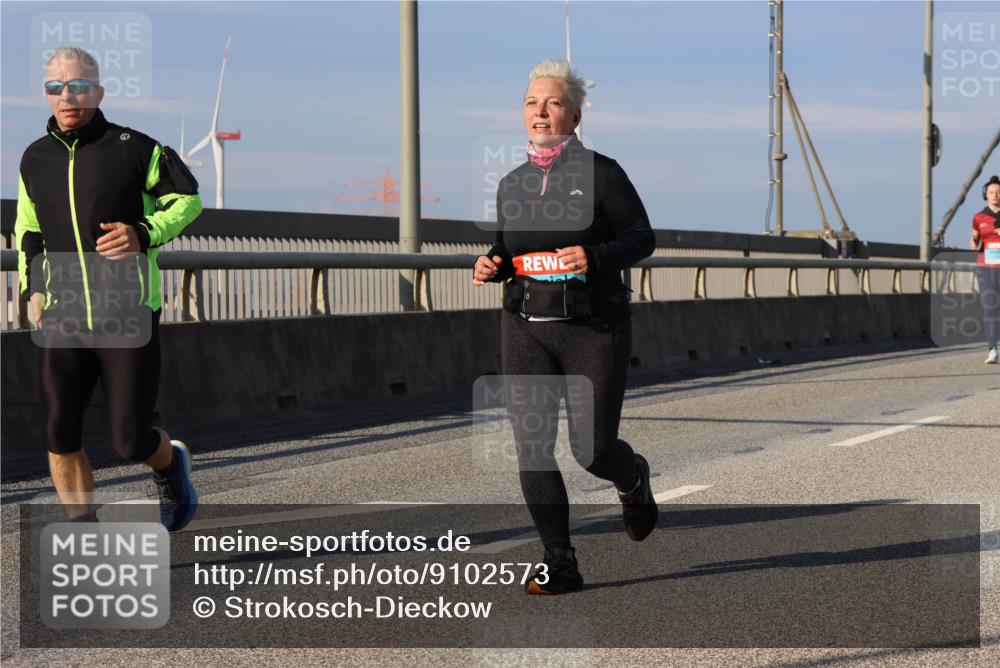 03.10.2025 - Köhlbrandbrückenlauf Strokosch-Dieckow http://msf.ph/oto/9102573 03.10.2025 10:08:59 Position 2  meine-sportfotos.de