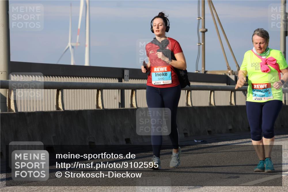 03.10.2025 - Köhlbrandbrückenlauf Strokosch-Dieckow http://msf.ph/oto/9102595 03.10.2025 10:09:04 Position 2 3290, 3289 meine-sportfotos.de