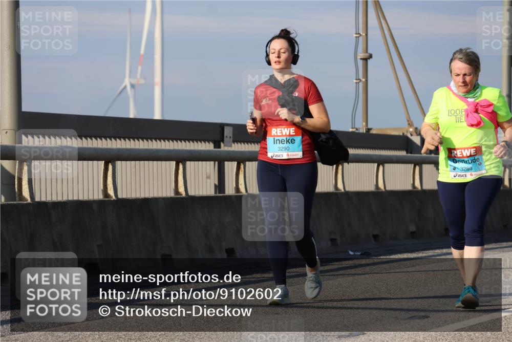 03.10.2025 - Köhlbrandbrückenlauf Strokosch-Dieckow http://msf.ph/oto/9102602 03.10.2025 10:09:04 Position 2 3290, 3289 meine-sportfotos.de