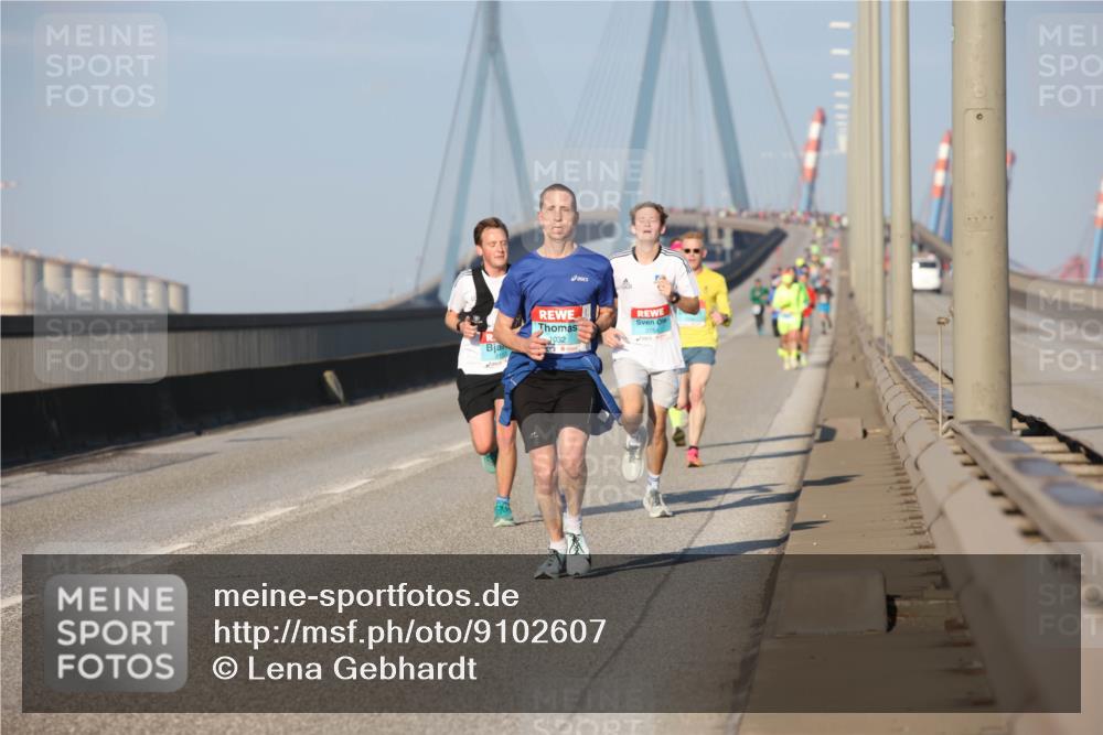 03.10.2025 - Köhlbrandbrückenlauf Lena Gebhardt http://msf.ph/oto/9102607 03.10.2025 09:37:39 Position 2 1032 meine-sportfotos.de