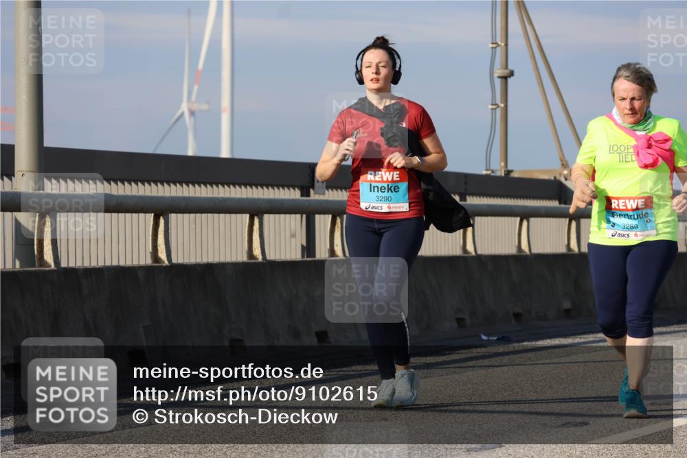03.10.2025 - Köhlbrandbrückenlauf Strokosch-Dieckow http://msf.ph/oto/9102615 03.10.2025 10:09:04 Position 2 3290, 3289 meine-sportfotos.de