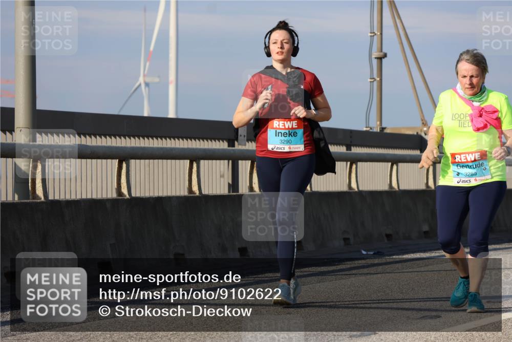 03.10.2025 - Köhlbrandbrückenlauf Strokosch-Dieckow http://msf.ph/oto/9102622 03.10.2025 10:09:05 Position 2 3290, 3289 meine-sportfotos.de