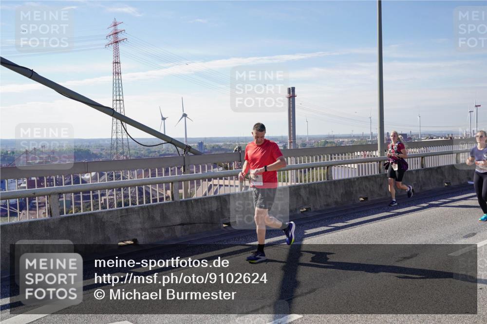 03.10.2025 - Köhlbrandbrückenlauf Michael Burmester http://msf.ph/oto/9102624 03.10.2025 12:47:29 Position 2  meine-sportfotos.de