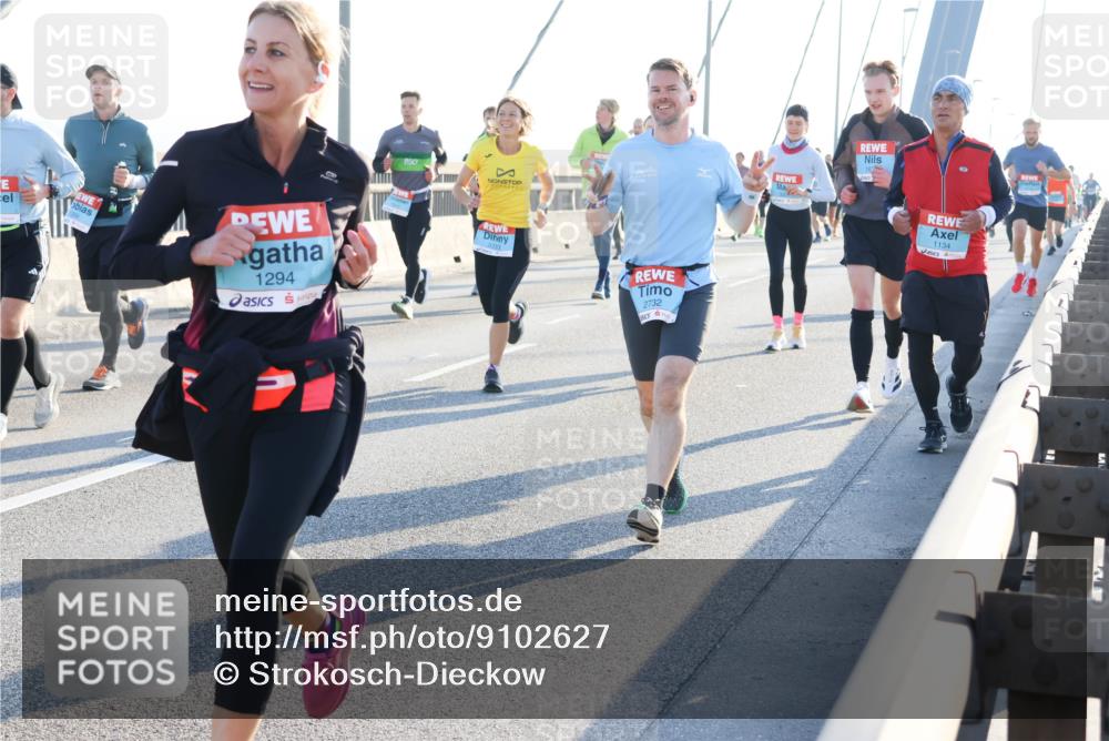 03.10.2025 - Köhlbrandbrückenlauf Strokosch-Dieckow http://msf.ph/oto/9102627 03.10.2025 09:24:40 Position 1 1294, 16, 2732, 1134 meine-sportfotos.de