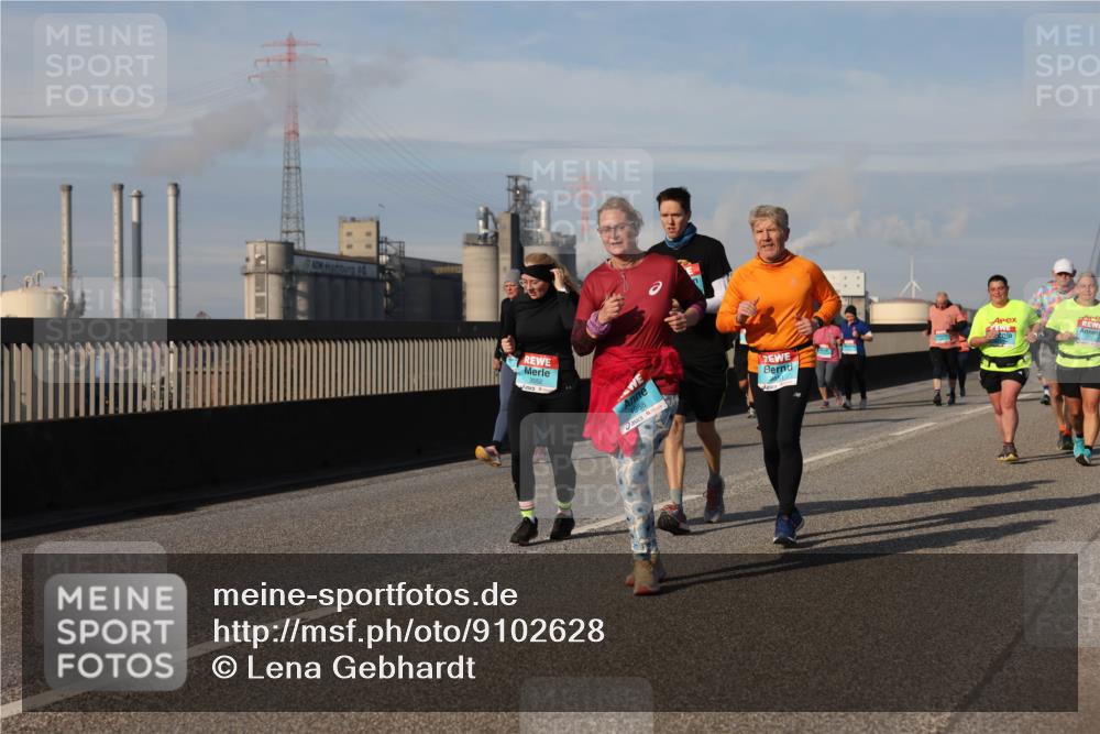 03.10.2025 - Köhlbrandbrückenlauf Lena Gebhardt http://msf.ph/oto/9102628 03.10.2025 10:12:01 Position 2 3552, 1988, 24 meine-sportfotos.de