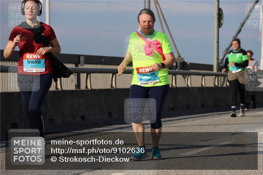 03.10.2025 - Köhlbrandbrückenlauf Strokosch-Dieckow http://msf.ph/oto/9102636 03.10.2025 10:09:06 Position 2 3290, 3289 meine-sportfotos.de