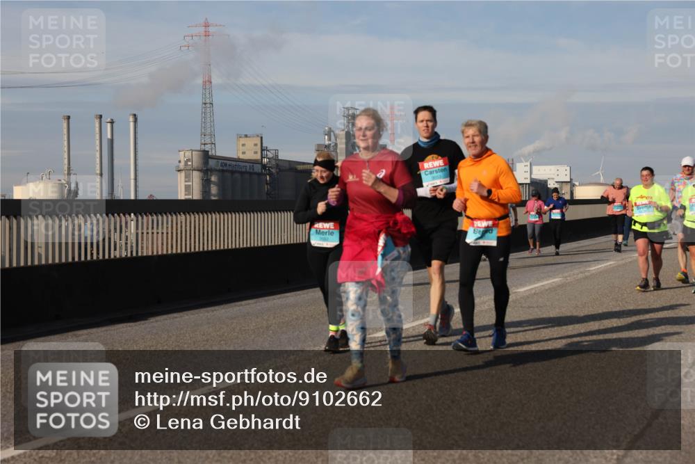 03.10.2025 - Köhlbrandbrückenlauf Lena Gebhardt http://msf.ph/oto/9102662 03.10.2025 10:12:01 Position 2  meine-sportfotos.de