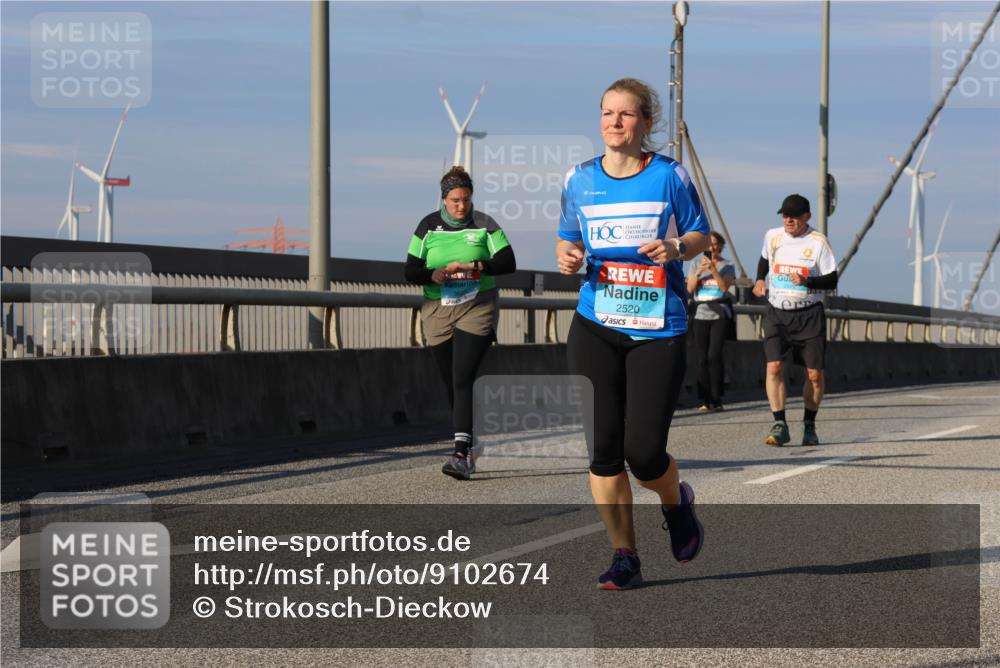 03.10.2025 - Köhlbrandbrückenlauf Strokosch-Dieckow http://msf.ph/oto/9102674 03.10.2025 10:09:13 Position 2 2520 meine-sportfotos.de