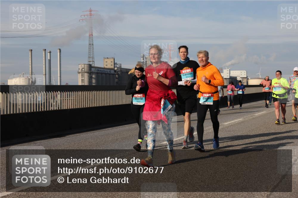 03.10.2025 - Köhlbrandbrückenlauf Lena Gebhardt http://msf.ph/oto/9102677 03.10.2025 10:12:01 Position 2 3552, 3553 meine-sportfotos.de