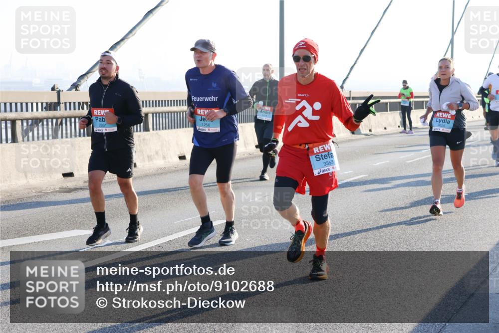 03.10.2025 - Köhlbrandbrückenlauf Strokosch-Dieckow http://msf.ph/oto/9102688 03.10.2025 09:25:01 Position 1 2661, 1250, 3353, 3625 meine-sportfotos.de