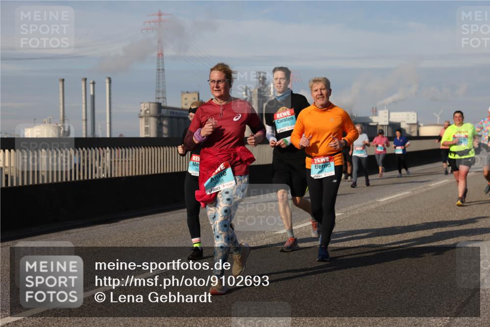 03.10.2025 - Köhlbrandbrückenlauf Lena Gebhardt http://msf.ph/oto/9102693 03.10.2025 10:12:02 Position 2 1988, 3553 meine-sportfotos.de