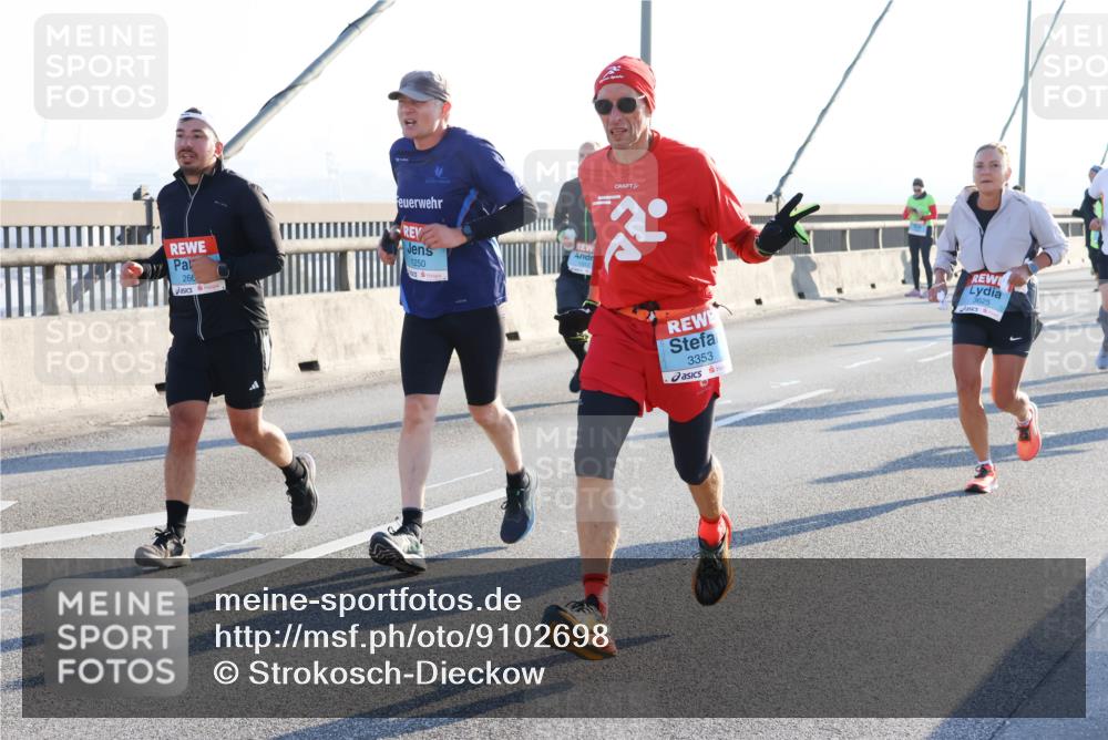 03.10.2025 - Köhlbrandbrückenlauf Strokosch-Dieckow http://msf.ph/oto/9102698 03.10.2025 09:25:01 Position 1 266, 1250, 3353, 3625 meine-sportfotos.de