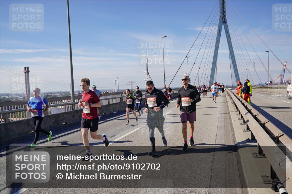 03.10.2025 - Köhlbrandbrückenlauf Michael Burmester http://msf.ph/oto/9102702 03.10.2025 12:47:32 Position 2  meine-sportfotos.de