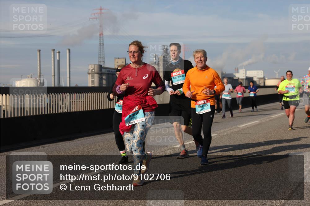 03.10.2025 - Köhlbrandbrückenlauf Lena Gebhardt http://msf.ph/oto/9102706 03.10.2025 10:12:02 Position 2 1988, 3553, 551 meine-sportfotos.de