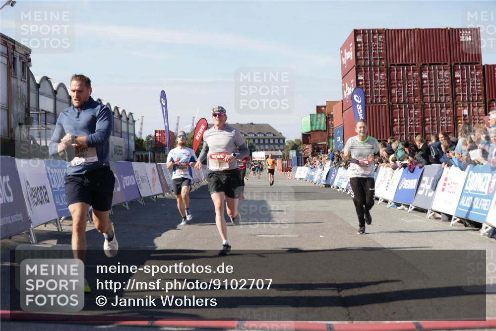 03.10.2025 - Köhlbrandbrückenlauf Jannik Wohlers http://msf.ph/oto/9102707 03.10.2025 12:57:33 Ziel 4032, 4076, 4105, 4518, 6020, 6122, 6767 meine-sportfotos.de