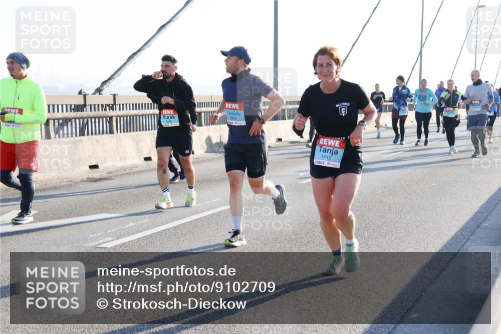 03.10.2025 - Köhlbrandbrückenlauf Strokosch-Dieckow http://msf.ph/oto/9102709 03.10.2025 09:25:12 Position 1 3820, 1412 meine-sportfotos.de