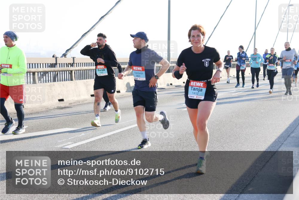 03.10.2025 - Köhlbrandbrückenlauf Strokosch-Dieckow http://msf.ph/oto/9102715 03.10.2025 09:25:12 Position 1 1445, 3820, 1412 meine-sportfotos.de
