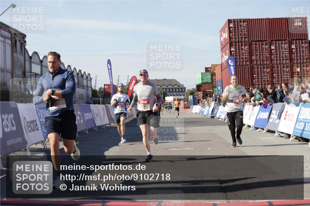 03.10.2025 - Köhlbrandbrückenlauf Jannik Wohlers http://msf.ph/oto/9102718 03.10.2025 12:57:33 Ziel 4032, 4076, 4105, 4518, 6020, 6122, 6767 meine-sportfotos.de