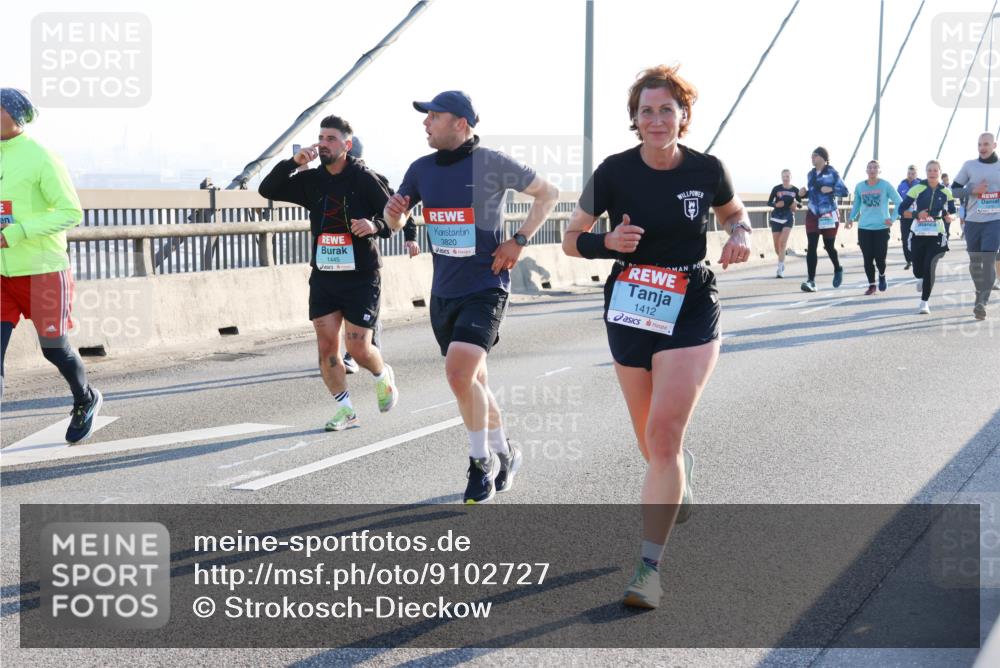 03.10.2025 - Köhlbrandbrückenlauf Strokosch-Dieckow http://msf.ph/oto/9102727 03.10.2025 09:25:12 Position 1 1445, 3820, 1412 meine-sportfotos.de