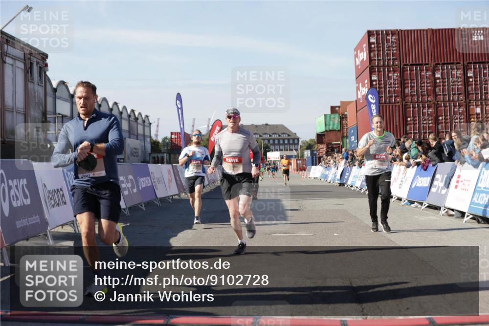 03.10.2025 - Köhlbrandbrückenlauf Jannik Wohlers http://msf.ph/oto/9102728 03.10.2025 12:57:33 Ziel 4032, 4076, 4105, 4518, 6020, 6122, 6767 meine-sportfotos.de