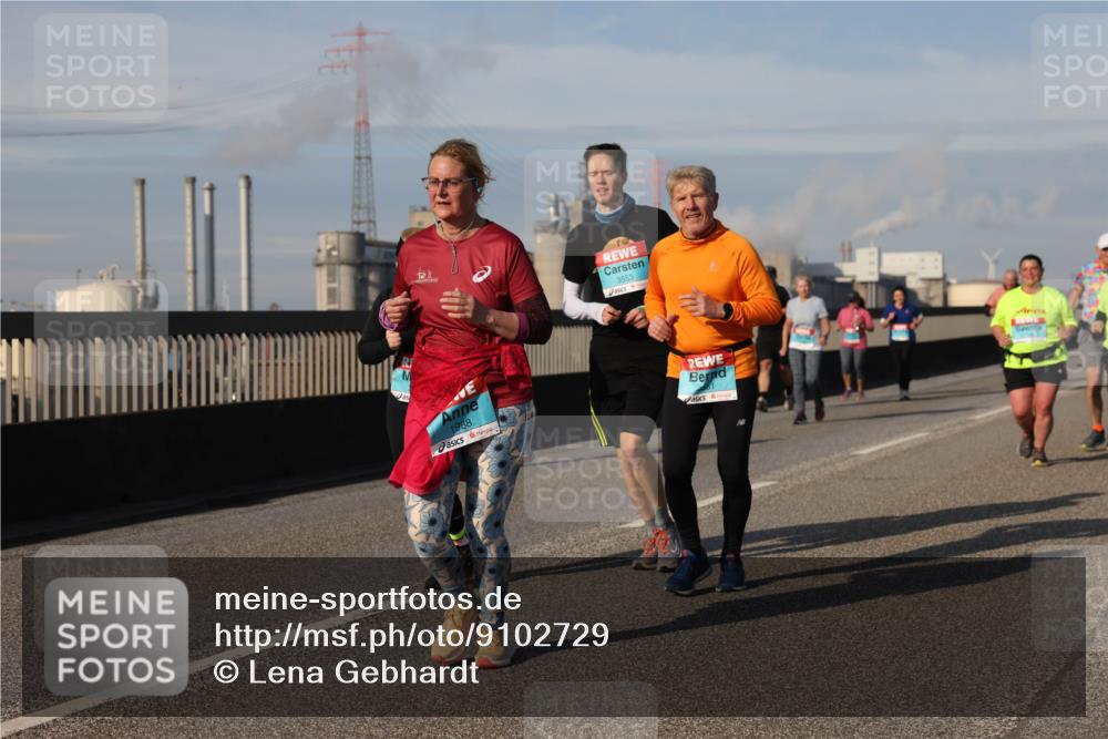 03.10.2025 - Köhlbrandbrückenlauf Lena Gebhardt http://msf.ph/oto/9102729 03.10.2025 10:12:02 Position 2 3553, 1988 meine-sportfotos.de