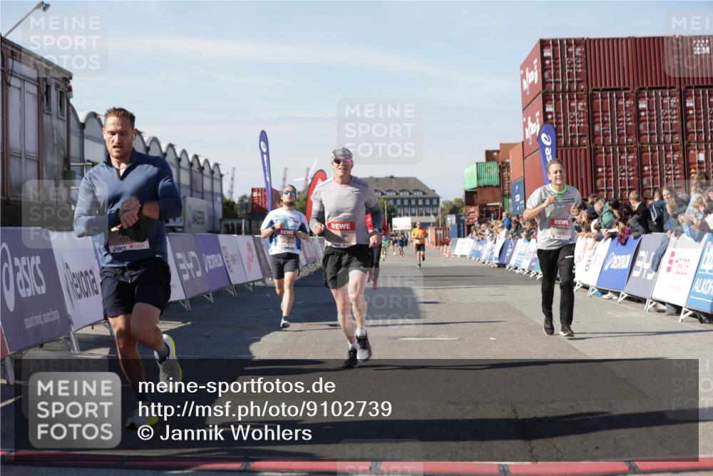 03.10.2025 - Köhlbrandbrückenlauf Jannik Wohlers http://msf.ph/oto/9102739 03.10.2025 12:57:33 Ziel 4032, 4076, 4105, 4518, 6020, 6122, 6767 meine-sportfotos.de