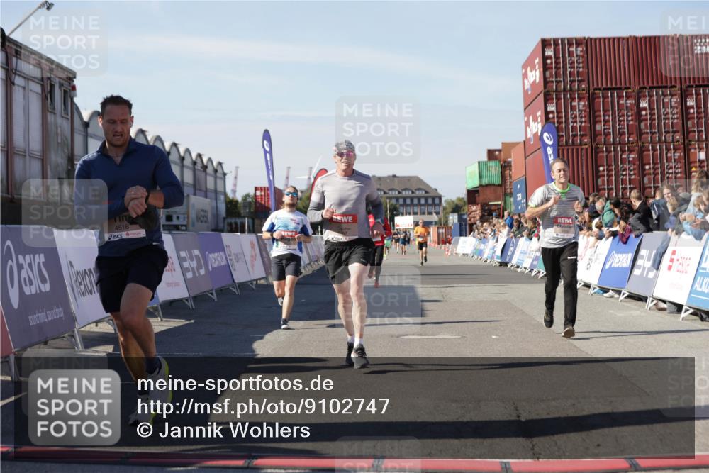 03.10.2025 - Köhlbrandbrückenlauf Jannik Wohlers http://msf.ph/oto/9102747 03.10.2025 12:57:33 Ziel 4032, 4076, 4105, 4518, 6020, 6122, 6767 meine-sportfotos.de
